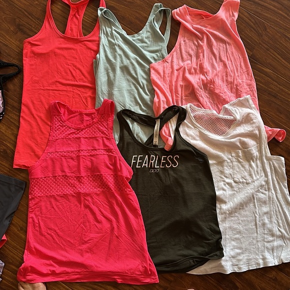 Bundle of Lorna Jane tops - Picture 2 of 2